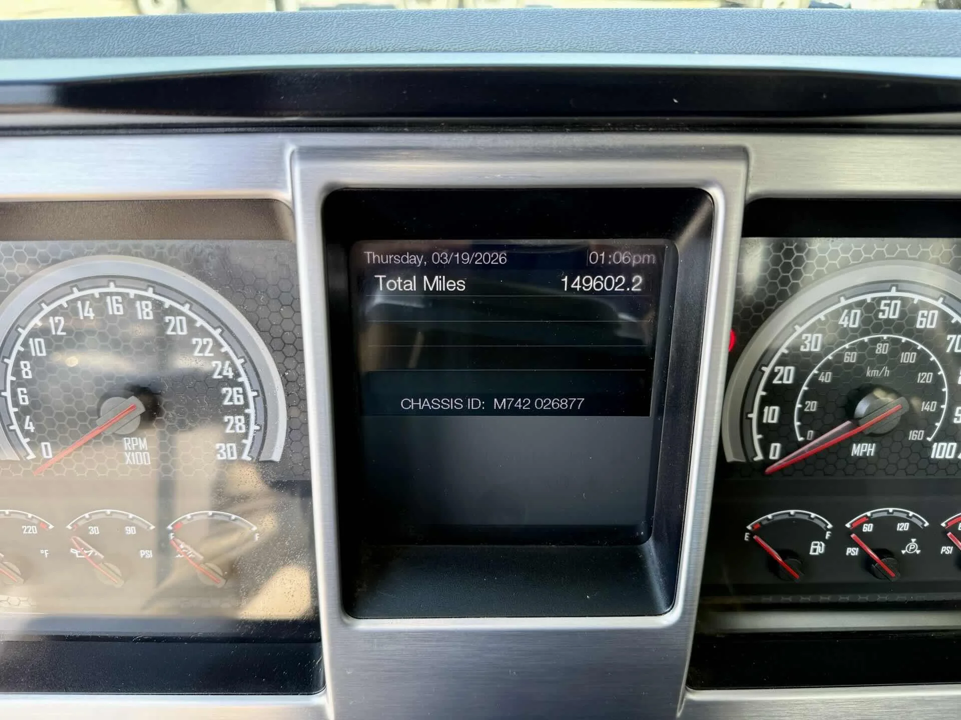 2022 Mack Anthem - image 15