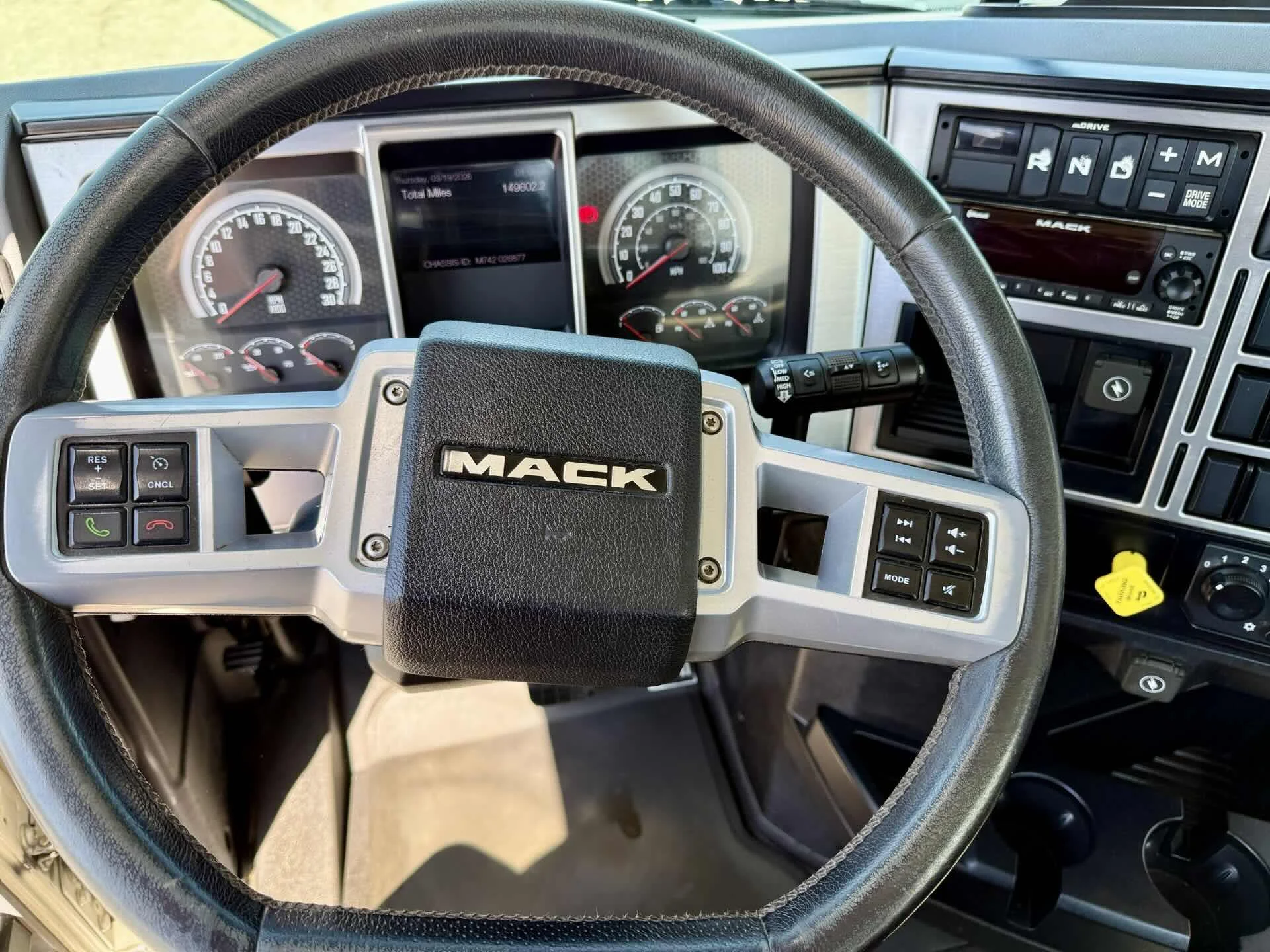 2022 Mack Anthem - image 16