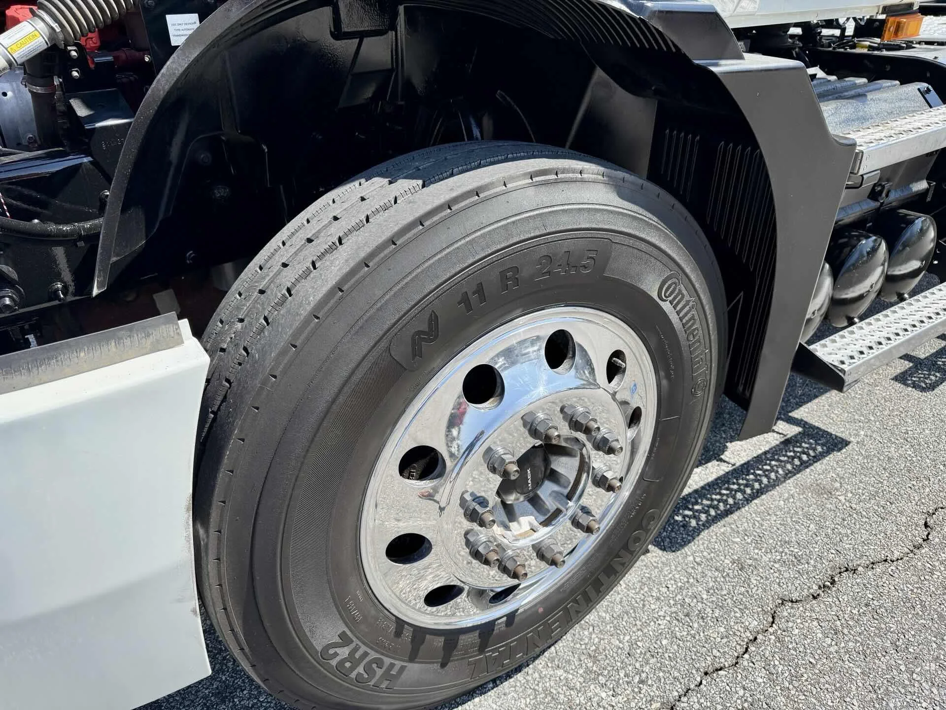 2022 Mack Anthem - image 10