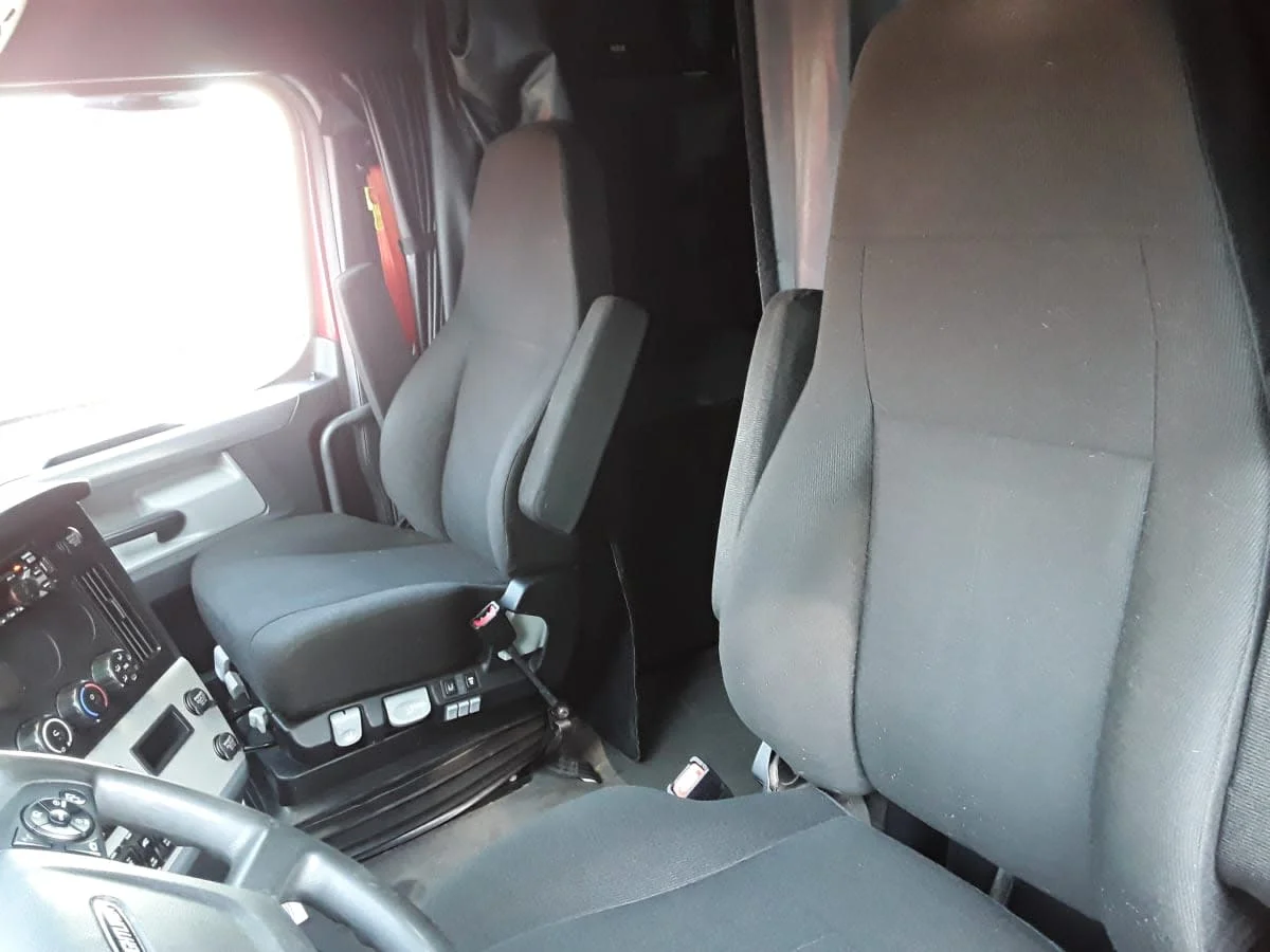 2020 Freightliner Cascadia in Allentown, PA — photo 11