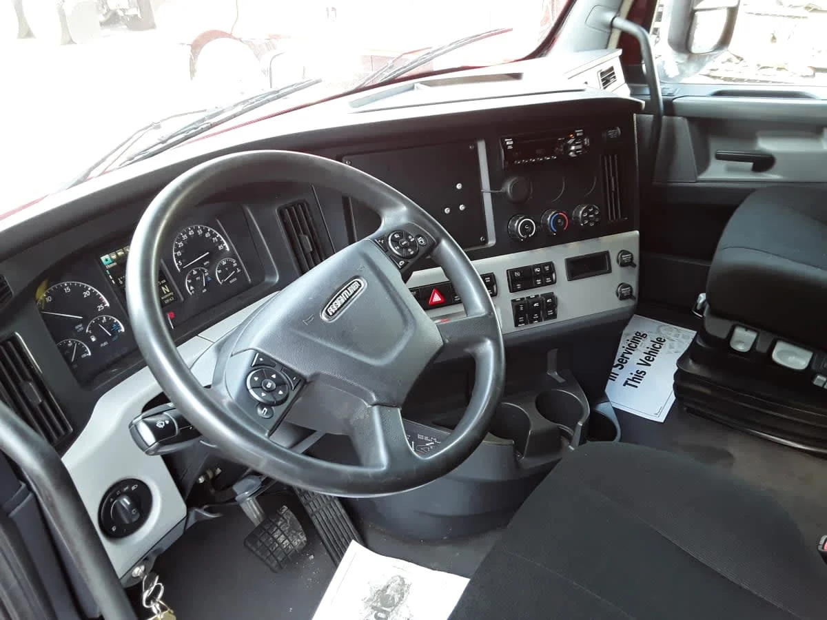 2020 Freightliner Cascadia in Allentown, PA — photo 7