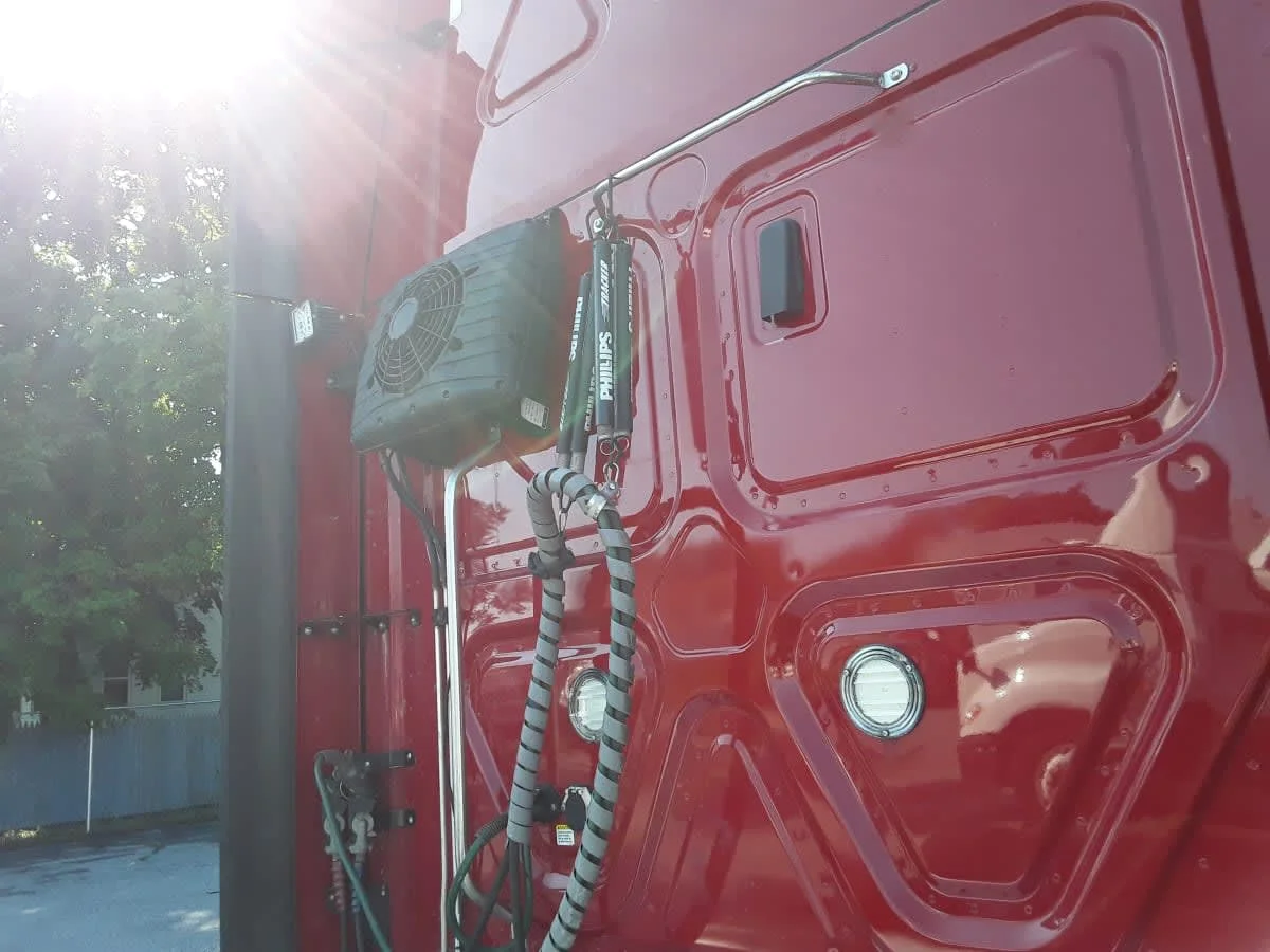 2020 Freightliner Cascadia in Allentown, PA — photo 13