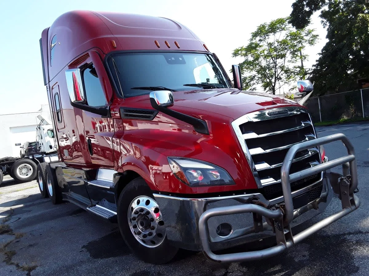2020 Freightliner Cascadia in Allentown, PA — photo 3