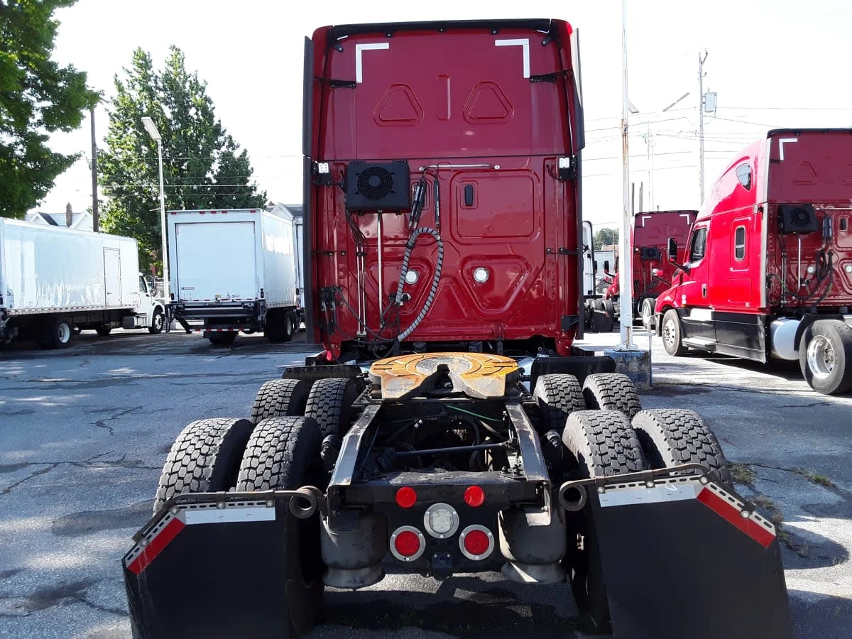 2020 Freightliner Cascadia in Allentown, PA — photo 5