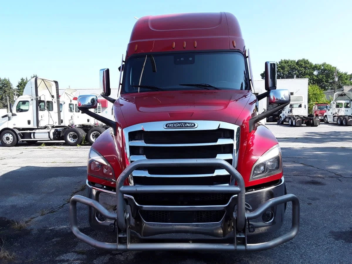 2020 Freightliner Cascadia in Allentown, PA — photo 2