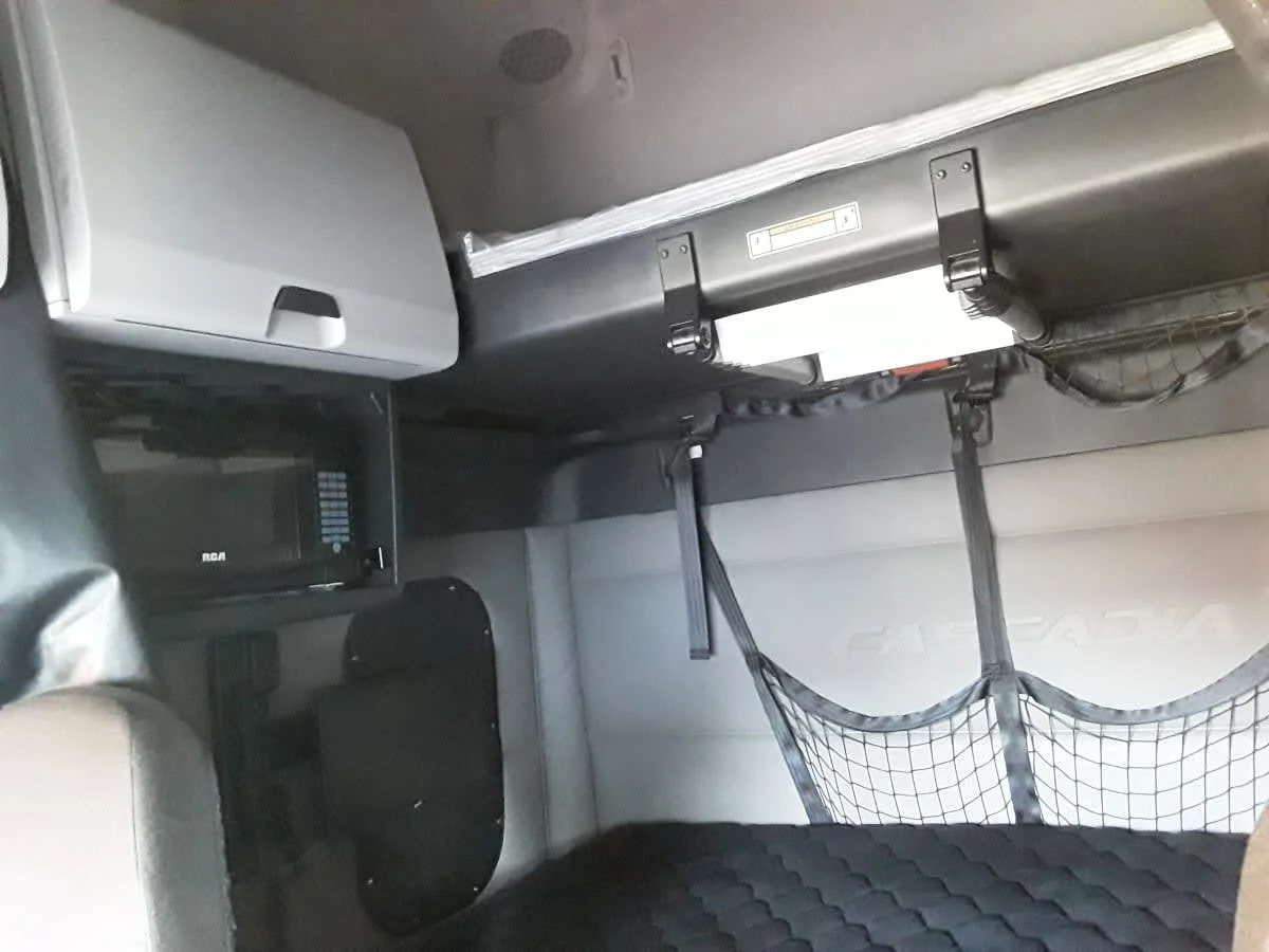 2020 Freightliner Cascadia in Allentown, PA — photo 8