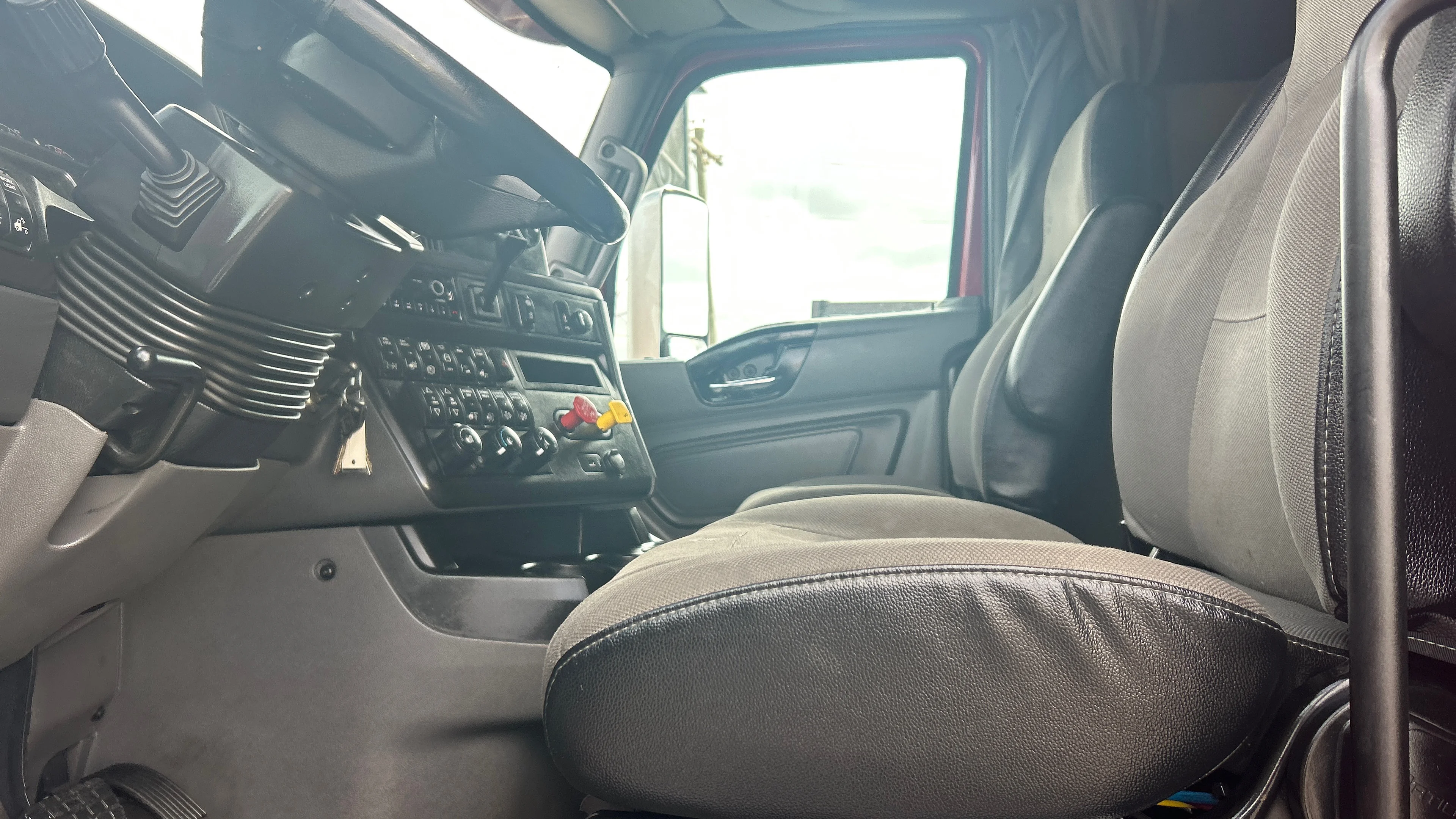 2023 Freightliner Cascadia - image 20