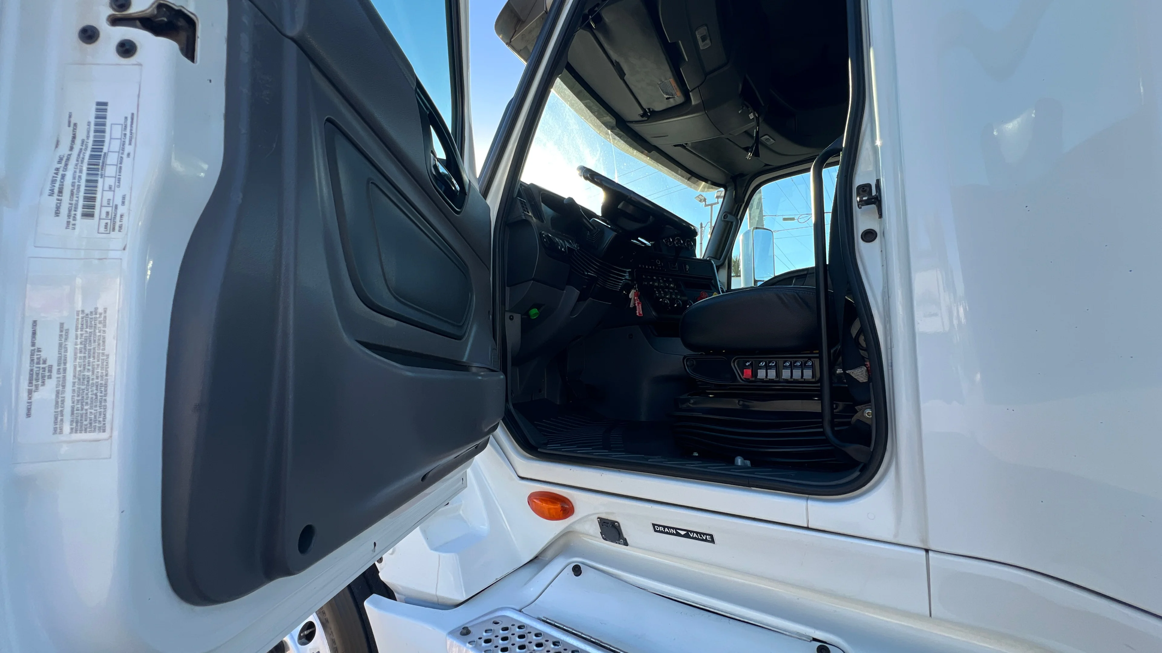 2023 Freightliner Cascadia - image 38