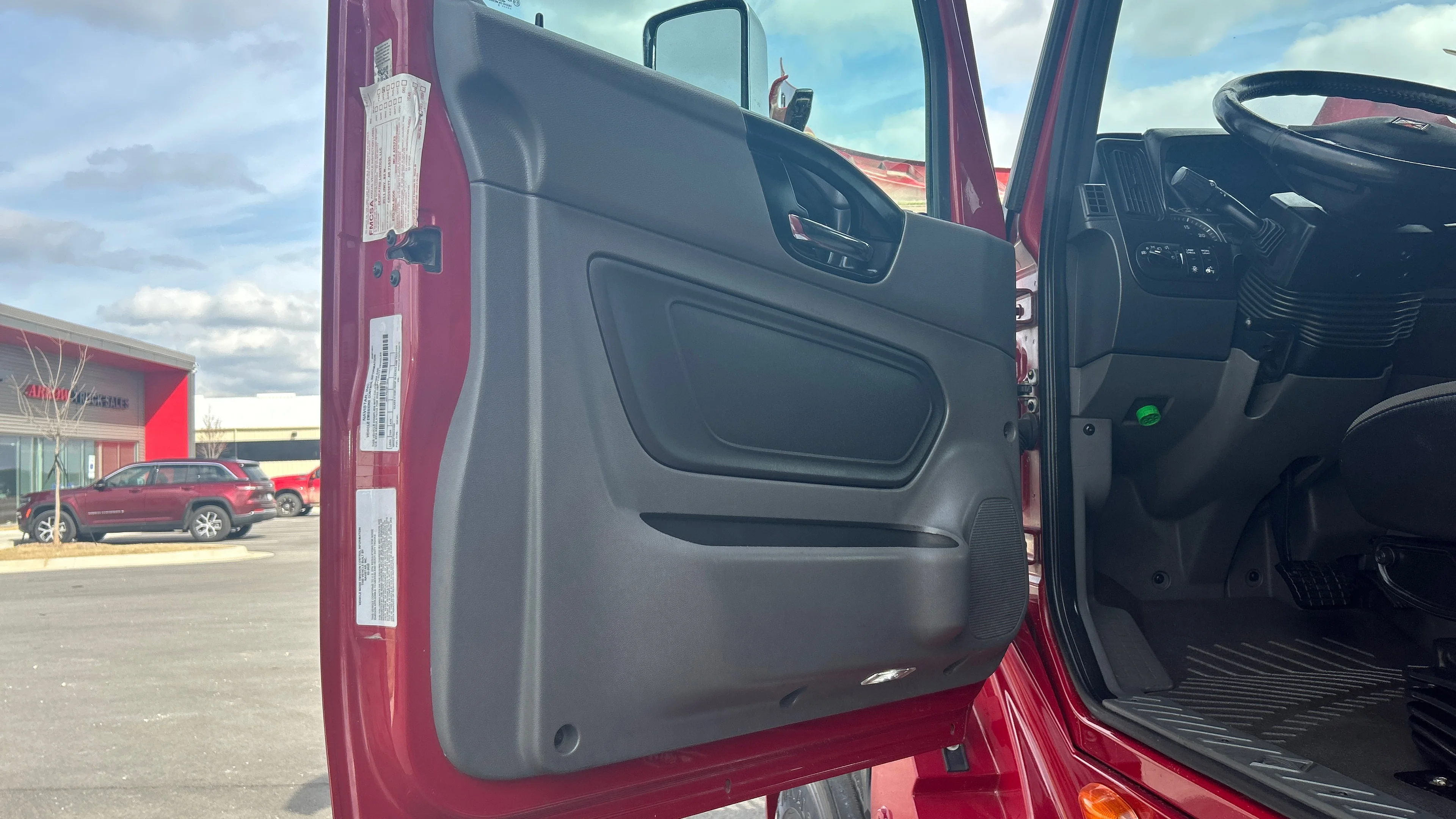 2023 Freightliner Cascadia in Kansas City, MO — photo 26