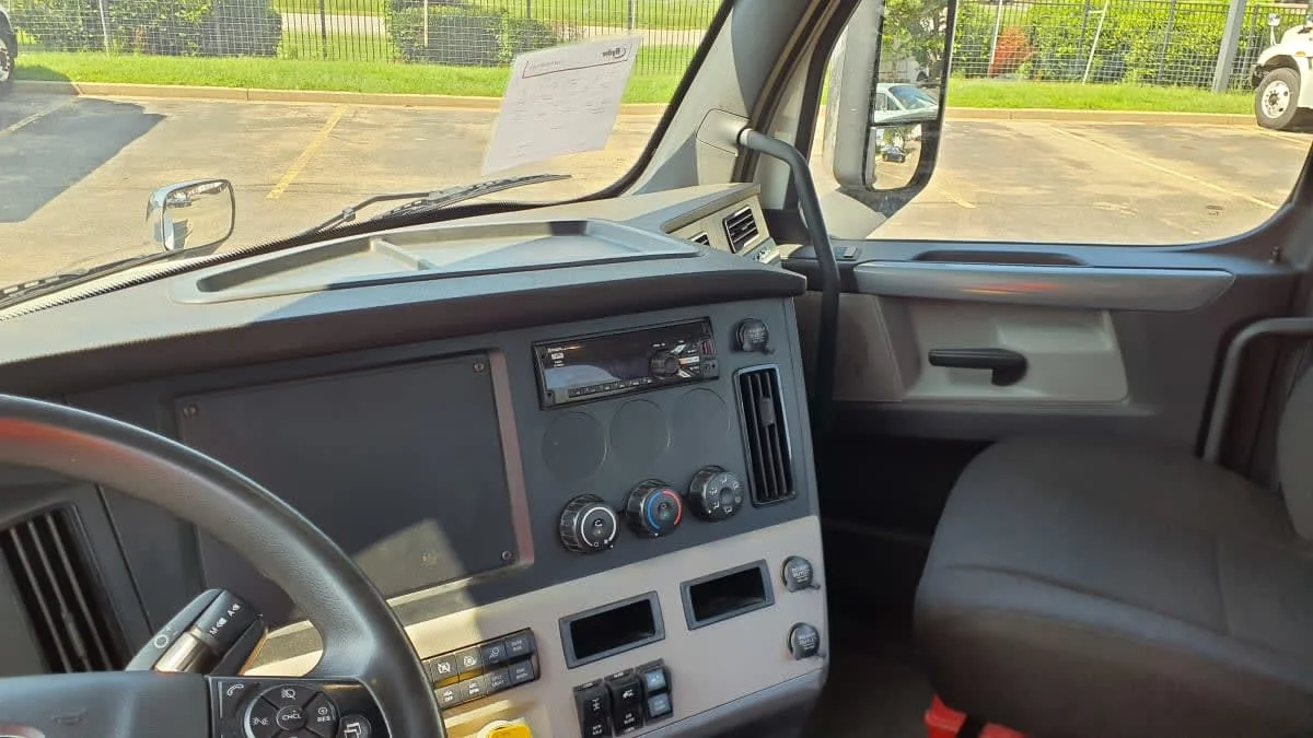 2021 Freightliner Cascadia in Bolingbrook, IL — photo 7