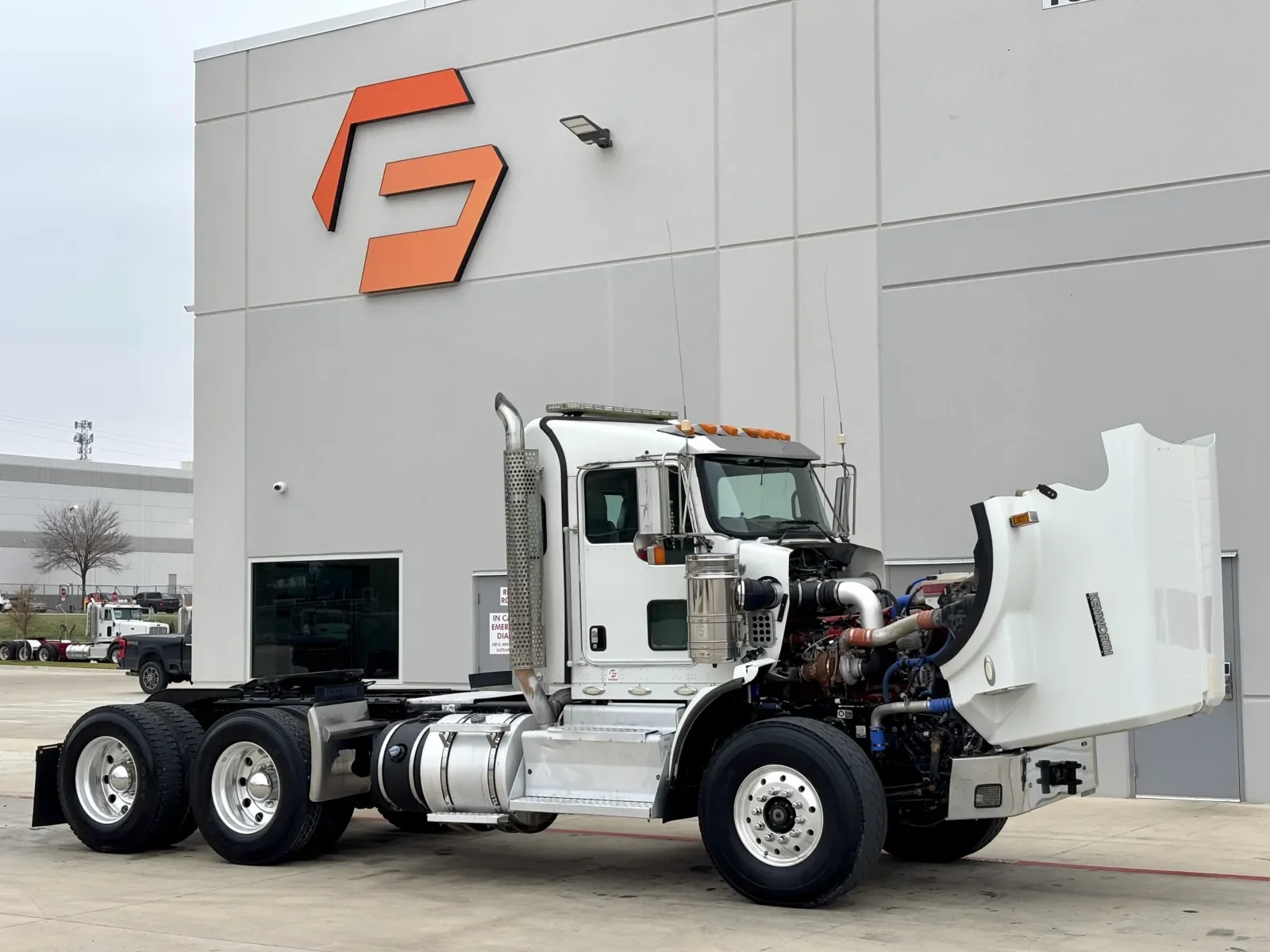 2013 Kenworth T800 - image 9