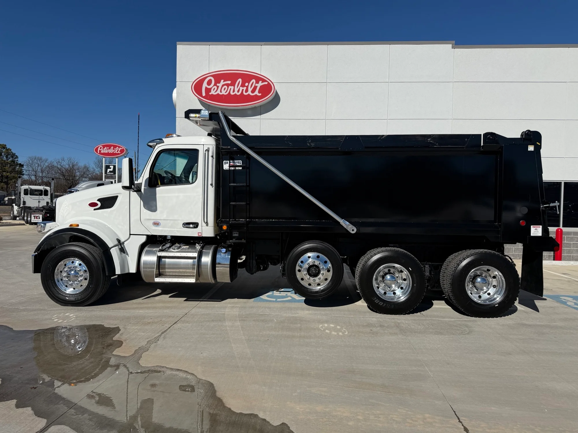 2026 Peterbilt 567 in Lowell, AR — photo 2