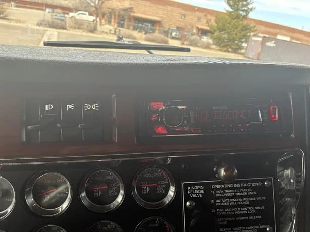 2006 Kenworth T800 - image 46