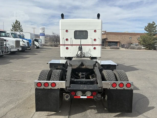 2006 Kenworth T800 - image 4