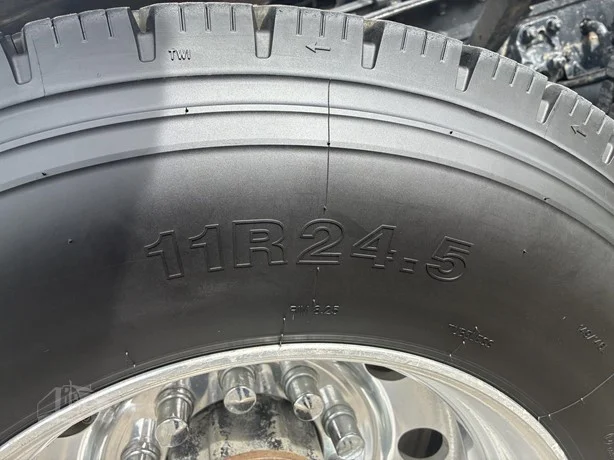 2006 Kenworth T800 - image 14