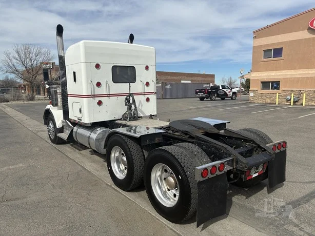 2006 Kenworth T800 - image 3