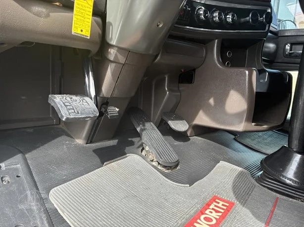 2006 Kenworth T800 - image 40