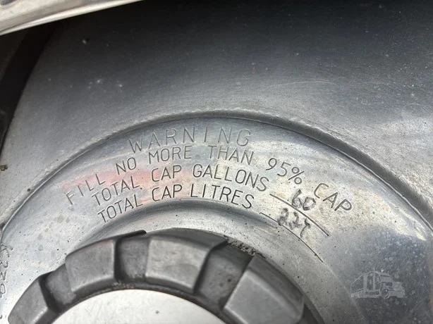 2006 Kenworth T800 - image 25