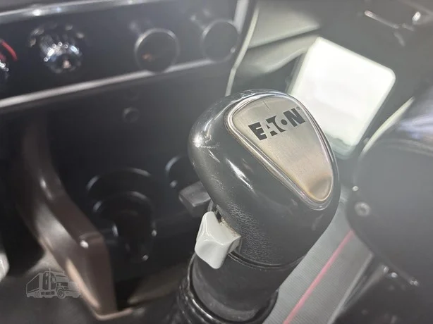 2006 Kenworth T800 - image 48