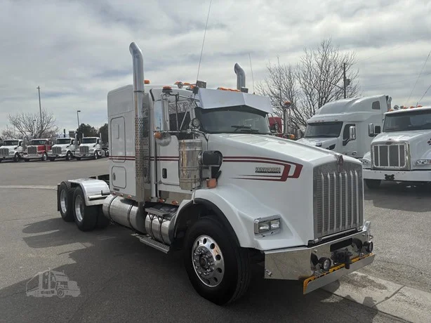 2006 Kenworth T800 - image 7
