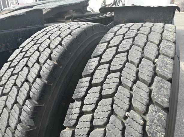 2006 Kenworth T800 - image 21