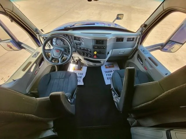 2022 Peterbilt 579 - image 17