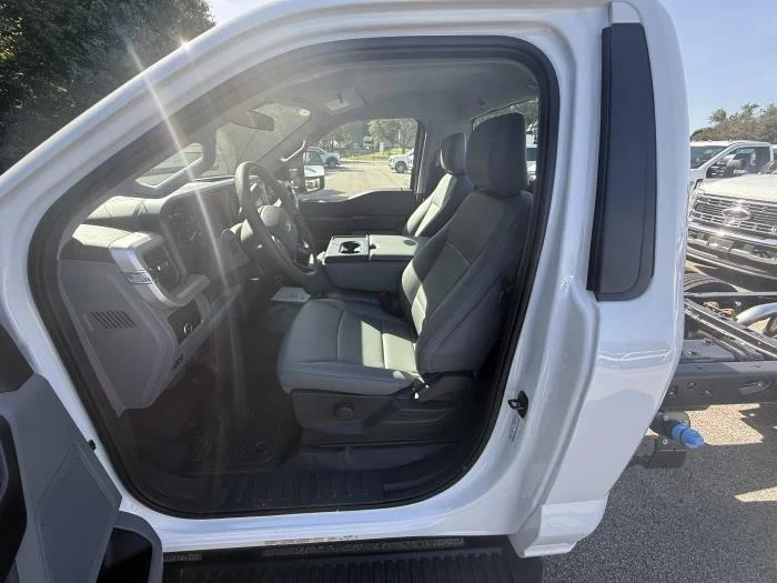 2026 Ford F-550 — photo 11