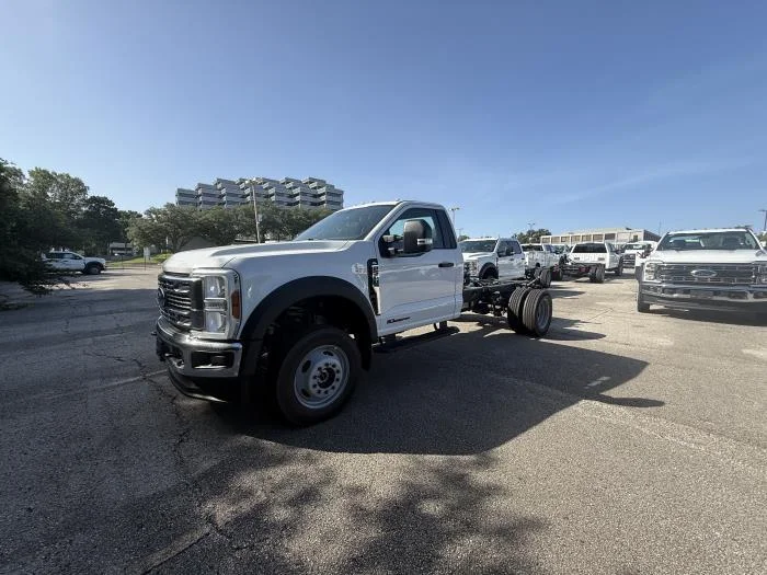 2026 Ford F-550 — photo 2