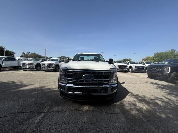 2026 Ford F-550 — photo 9