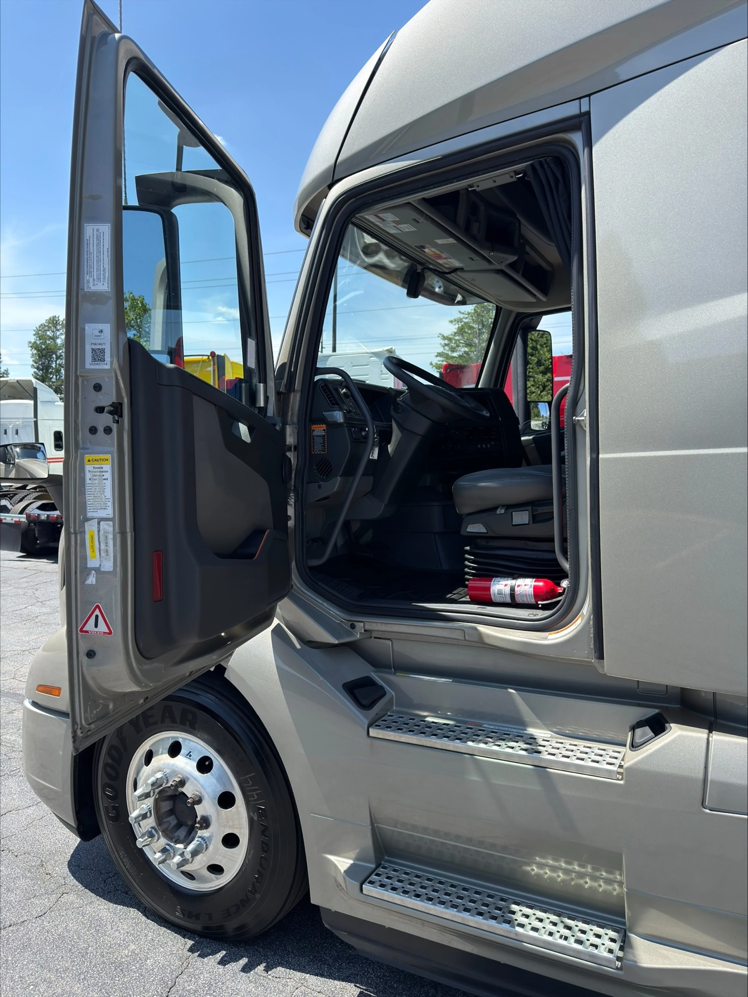 2023 Volvo VNL 760 — photo 9