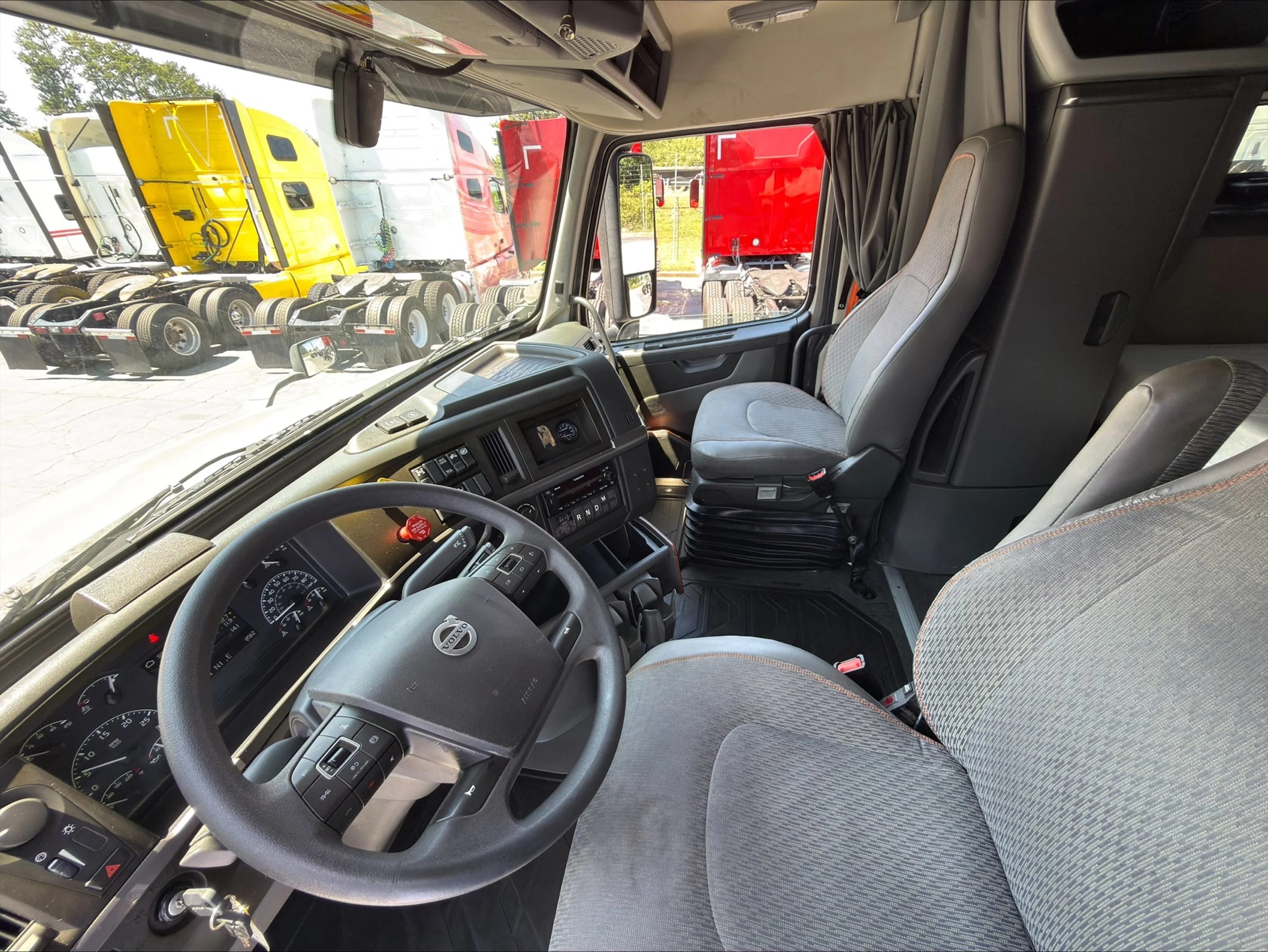2023 Volvo VNL 760 — photo 10