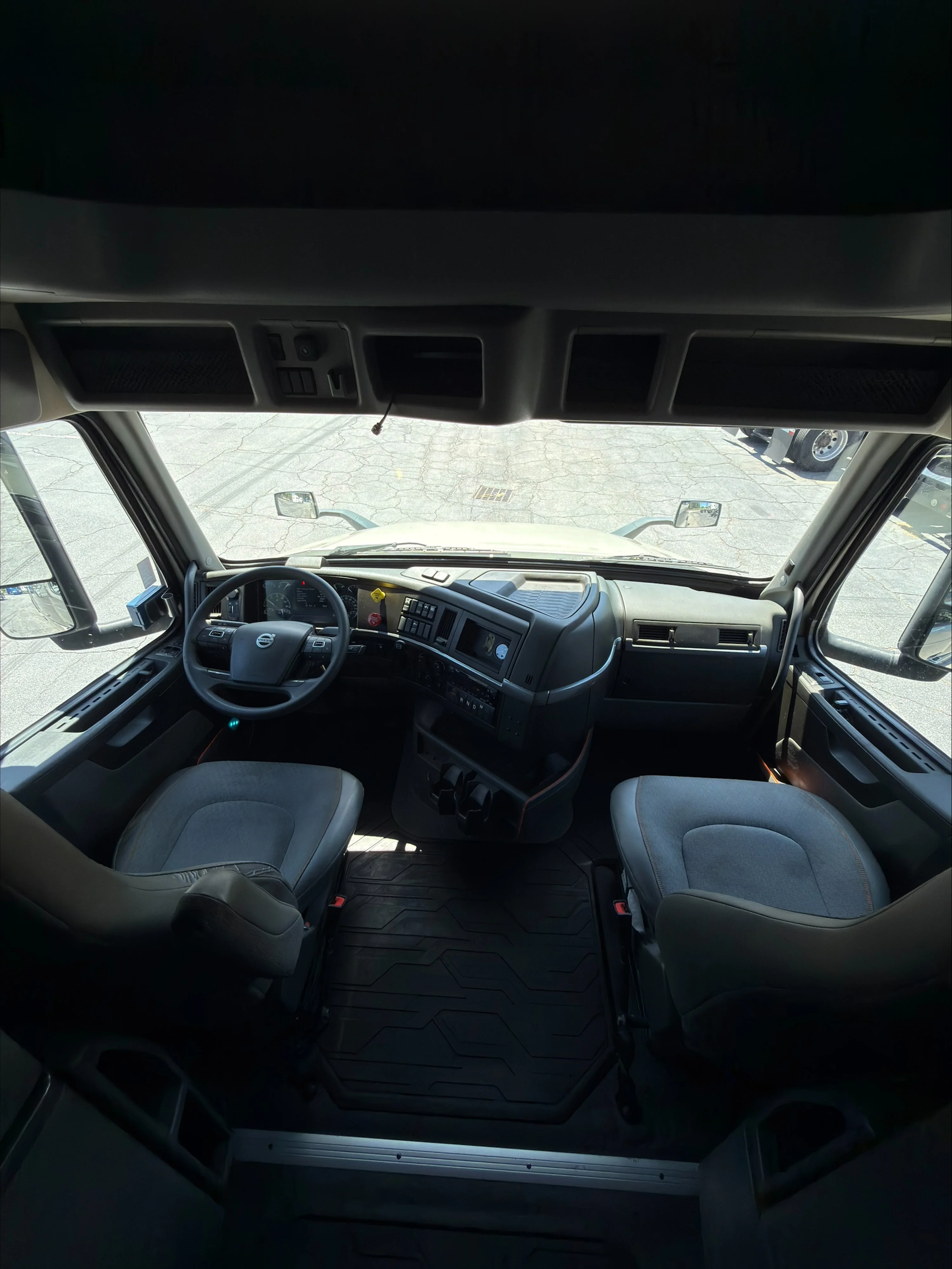 2023 Volvo VNL 760 — photo 14