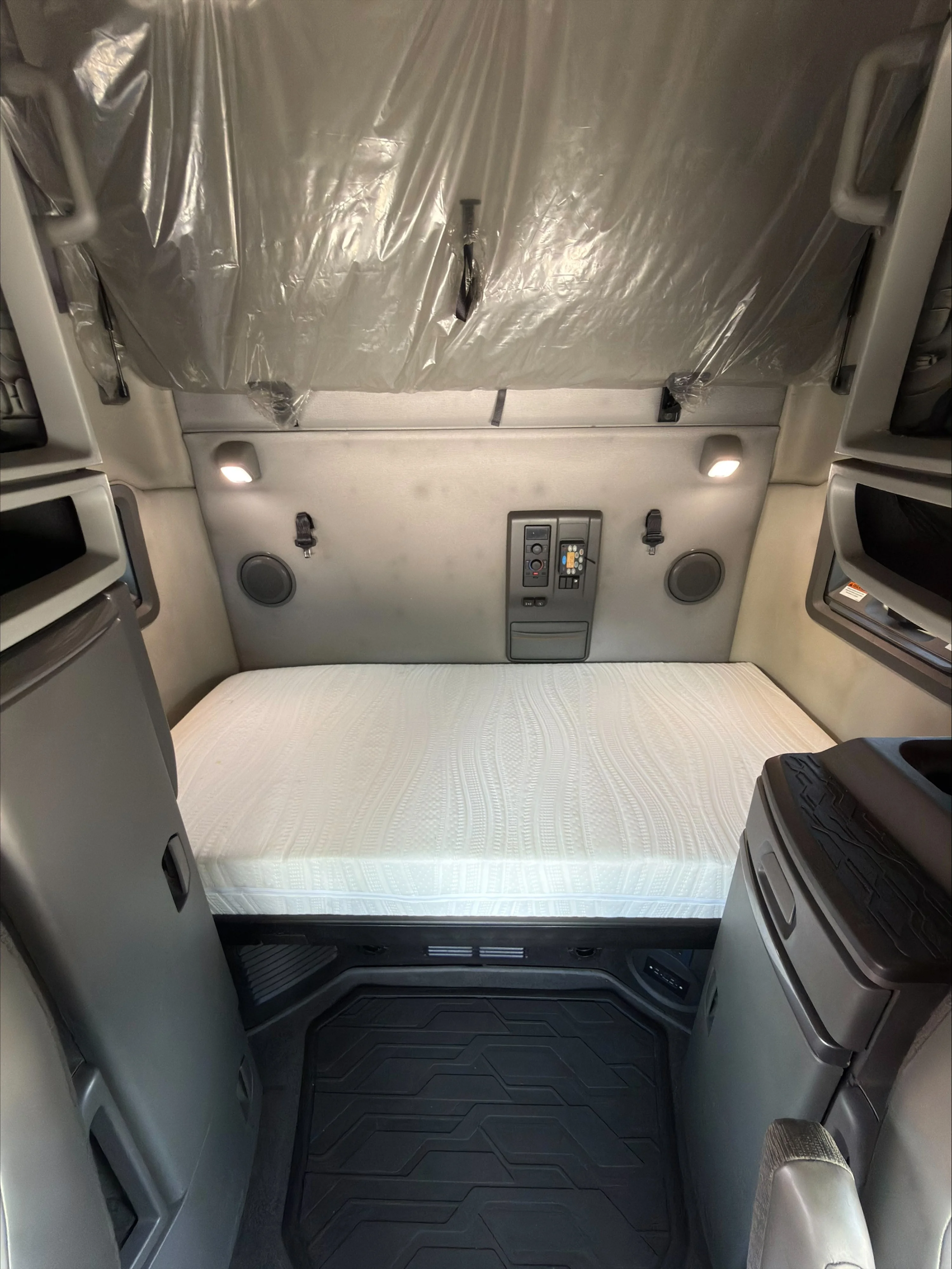 2023 Volvo VNL 760 — photo 11