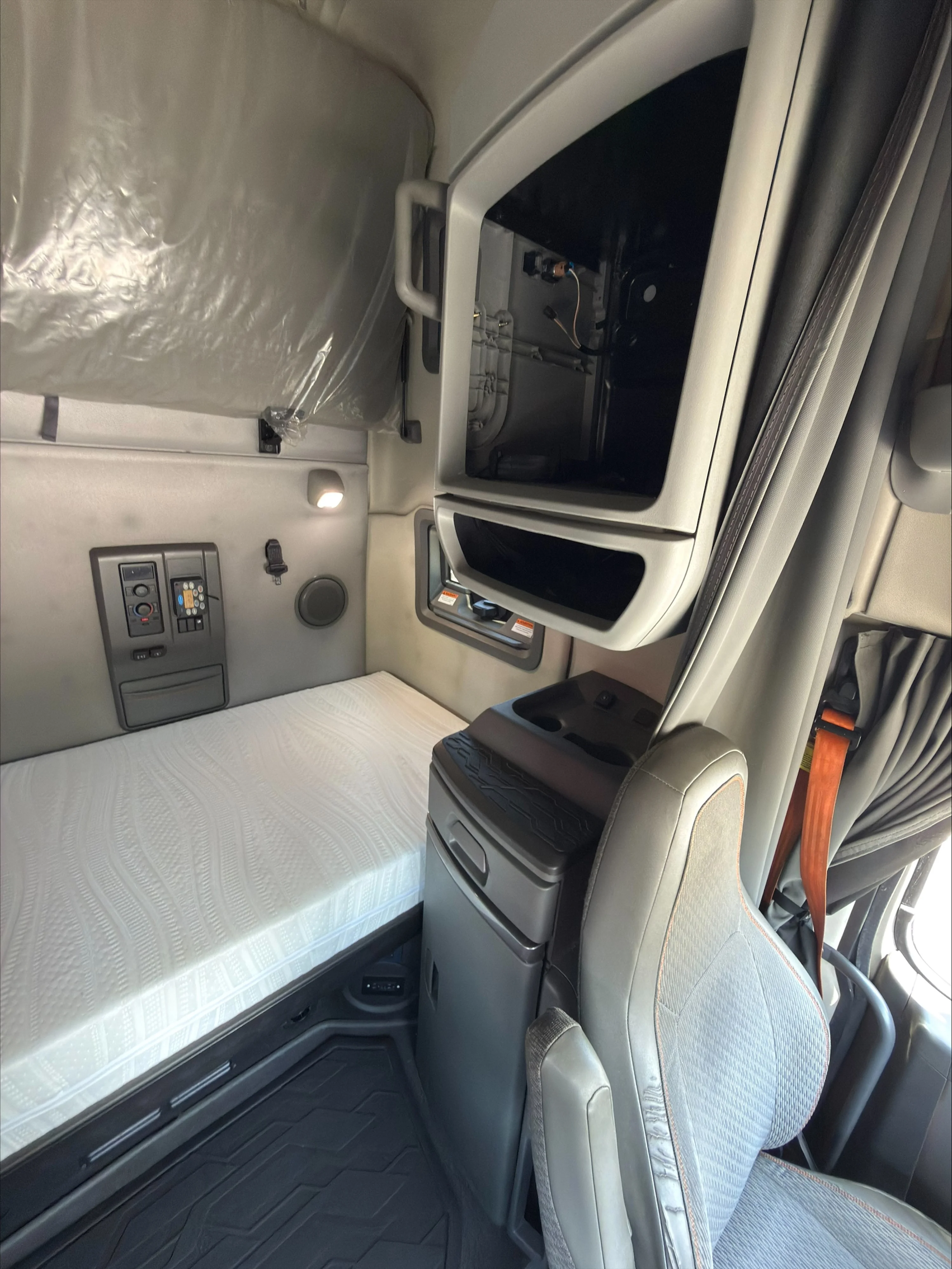 2023 Volvo VNL 760 — photo 13