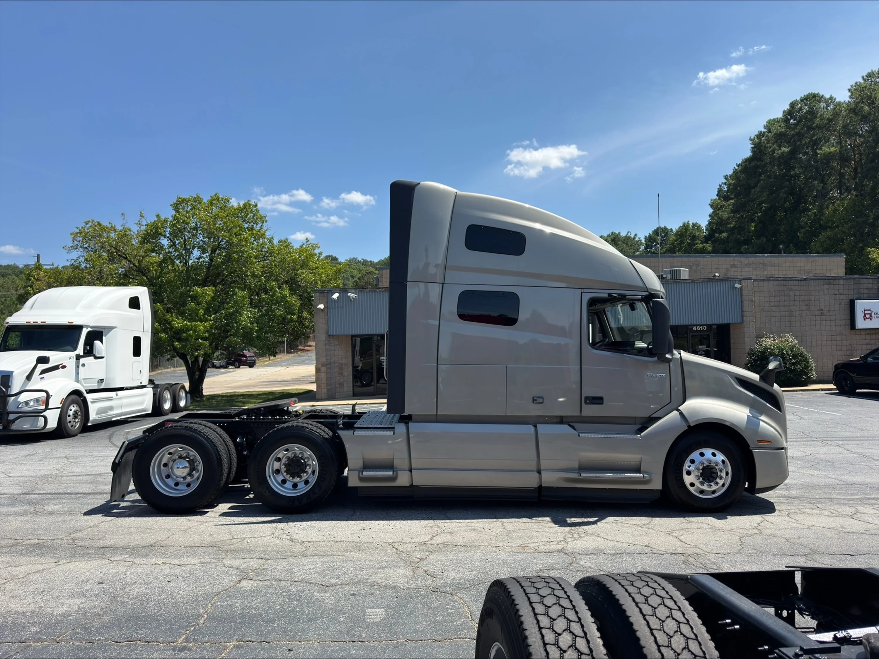 2023 Volvo VNL 760 — photo 4