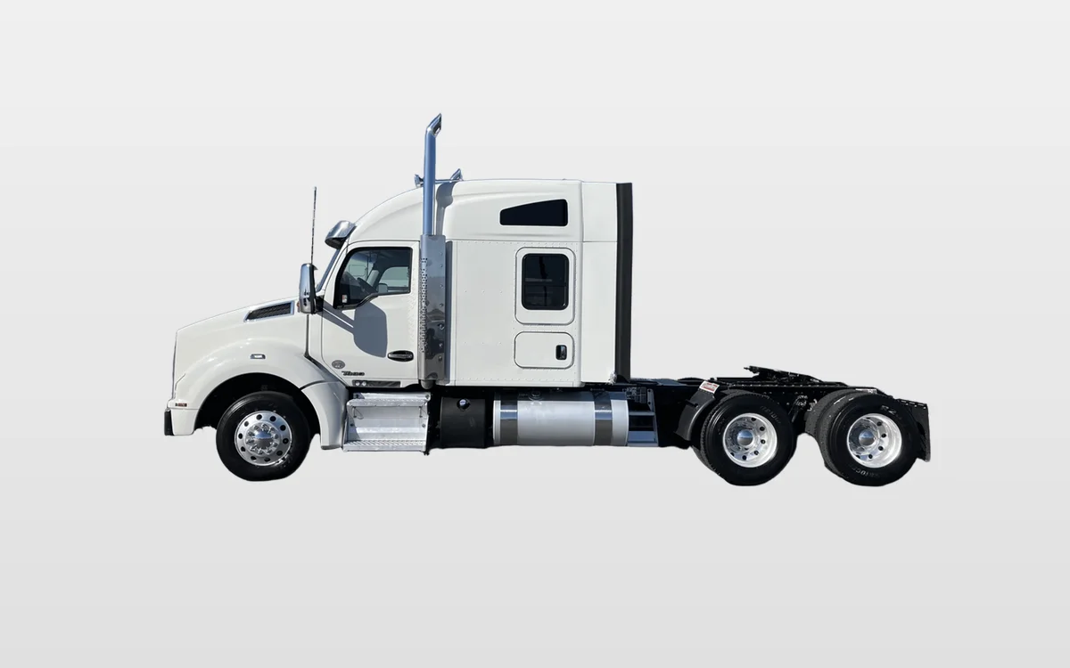 2022 Kenworth T880 - image 1