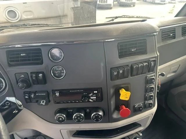 2018 Peterbilt 579 — photo 3