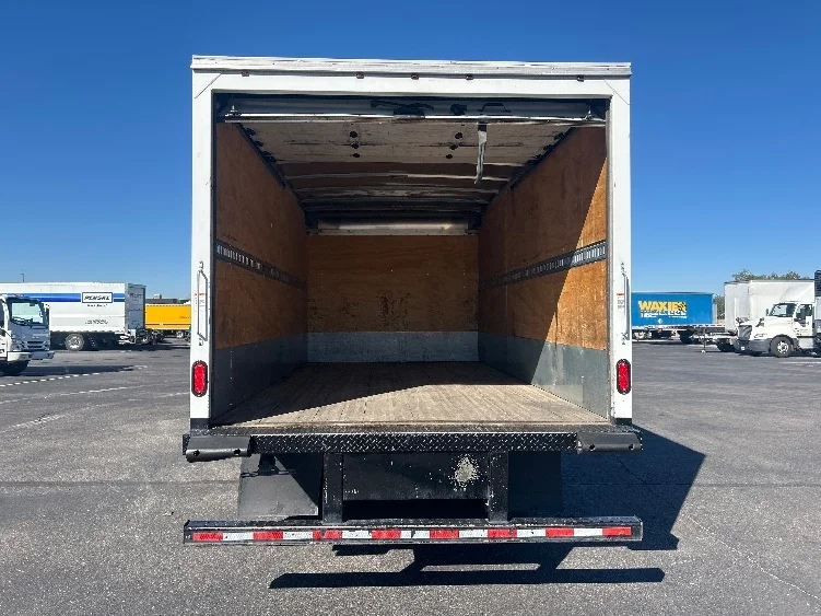 2019 Isuzu NPR - image 8