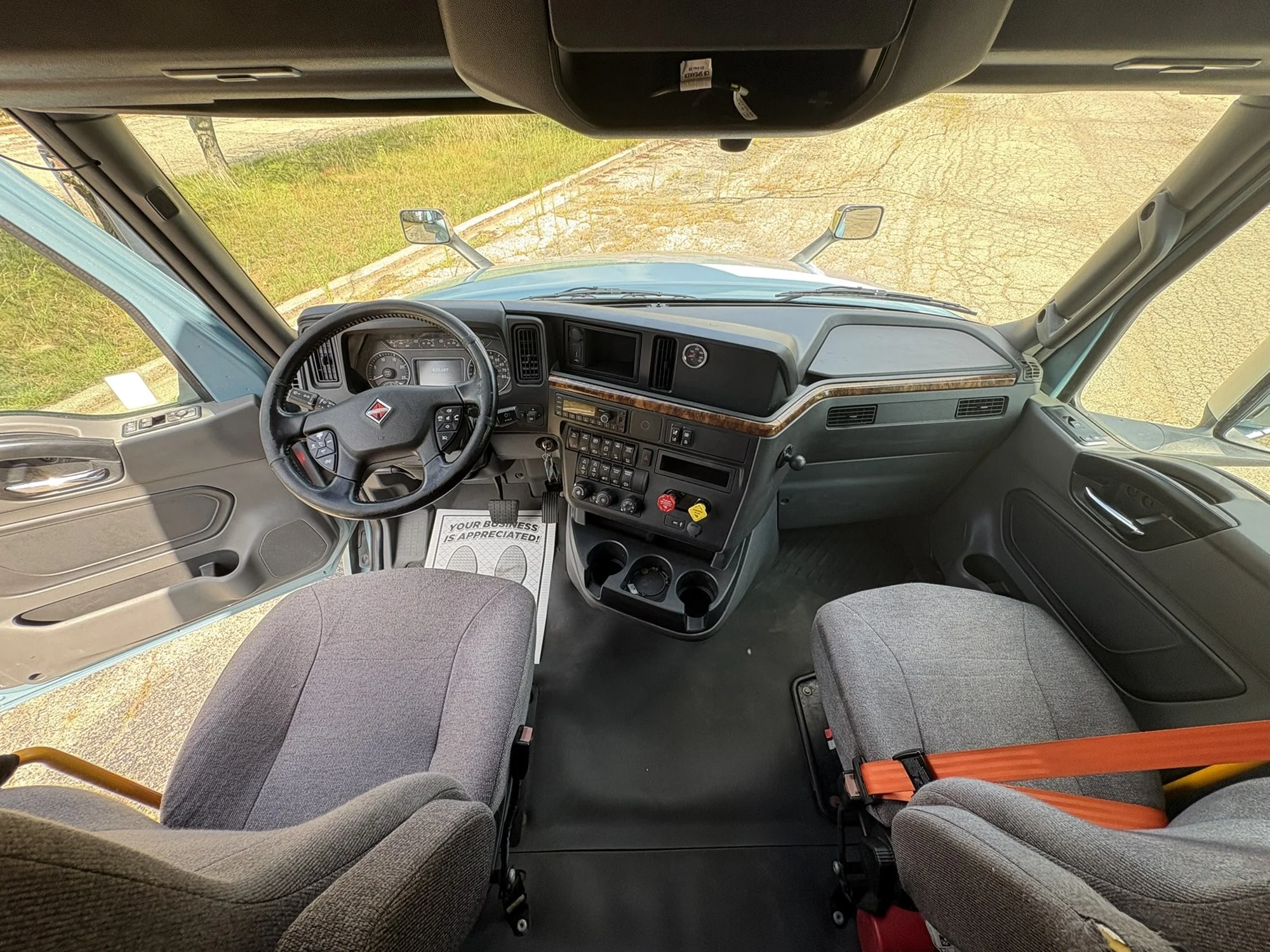 2022 International LT in West Michigan International, MI — photo 17