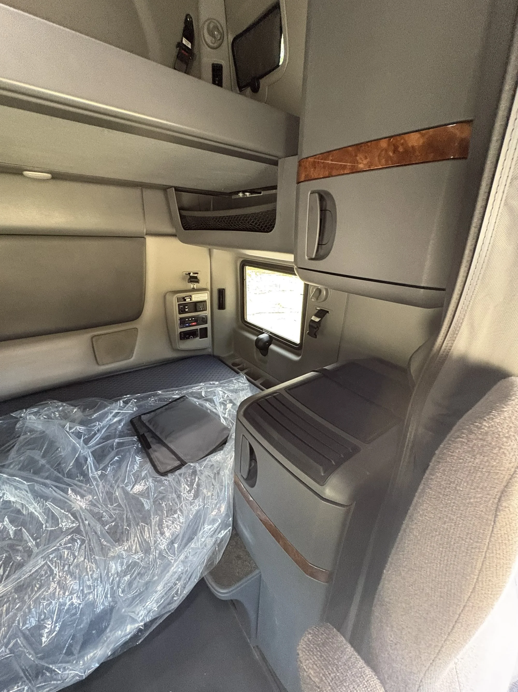 2022 International LT in West Michigan International, MI — photo 19