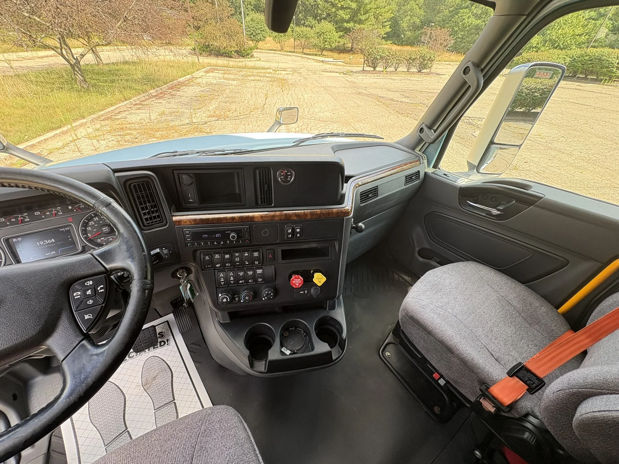 2022 International LT in West Michigan International, MI — photo 16