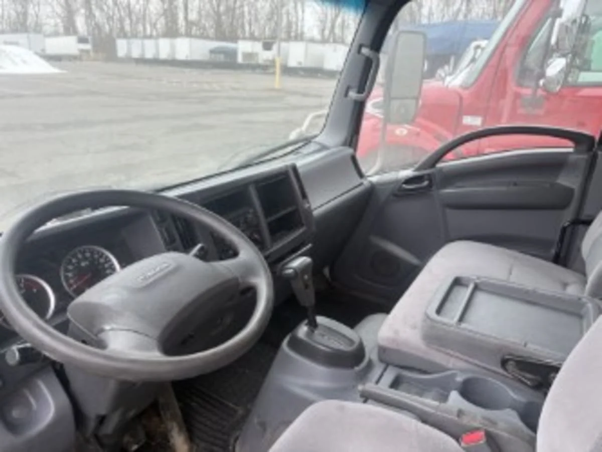 2019 Isuzu NRR - image 7