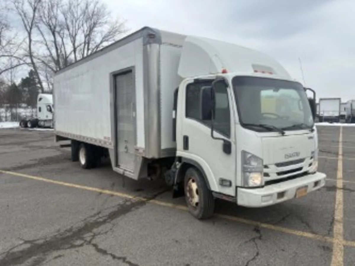 2019 Isuzu NRR in Syracuse, NY — photo 3