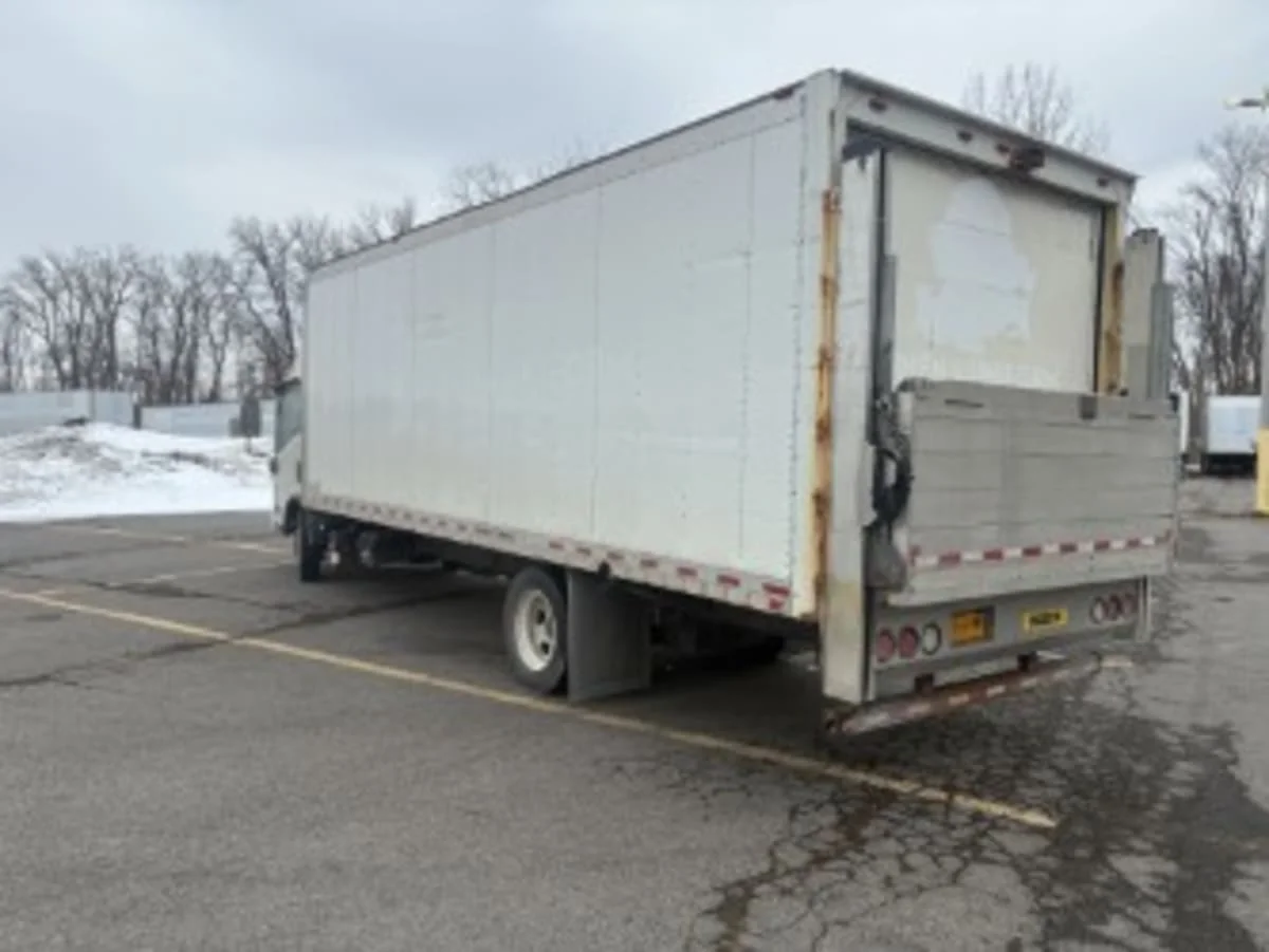 2019 Isuzu NRR in Syracuse, NY — photo 6