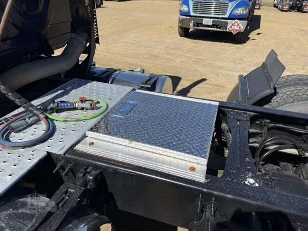 2021 Freightliner Cascadia in MN — photo 17