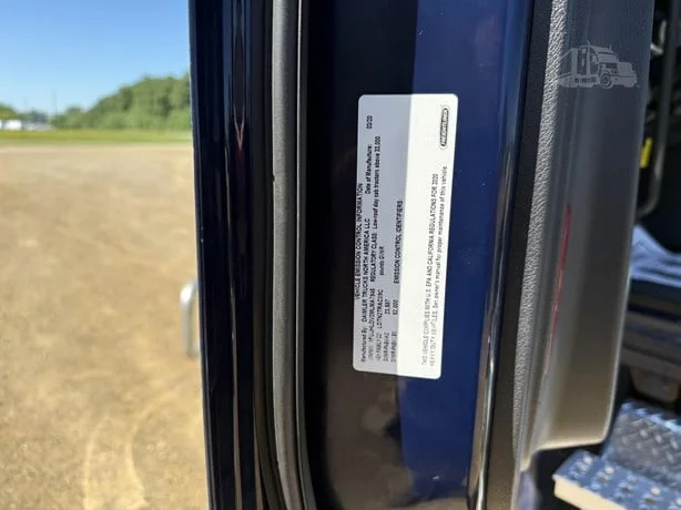 2021 Freightliner Cascadia in MN — photo 11