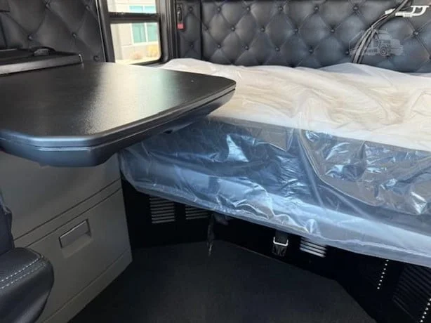 2022 Kenworth W990 - image 17