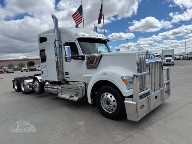 2022 Kenworth W990 - image 3