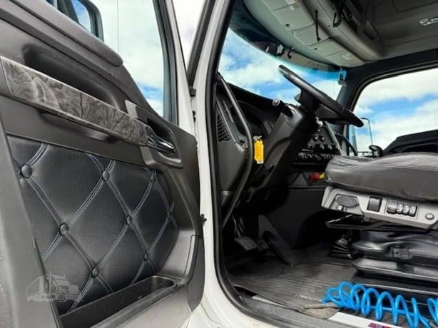 2022 Kenworth W990 - image 12