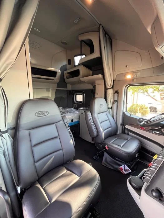 2026 Peterbilt 579 - image 19